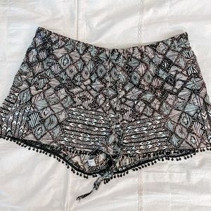 PATTERNED FLOWY SHORTS